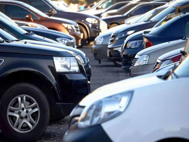 تبانی دولت و خودروسازان برای افزایش قیمت خودرو