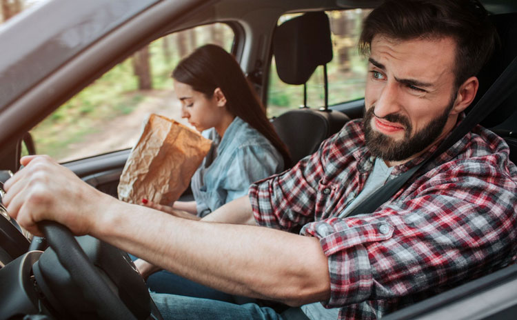 ماشین گرفتگی در سفر؛ علل و علائم آن