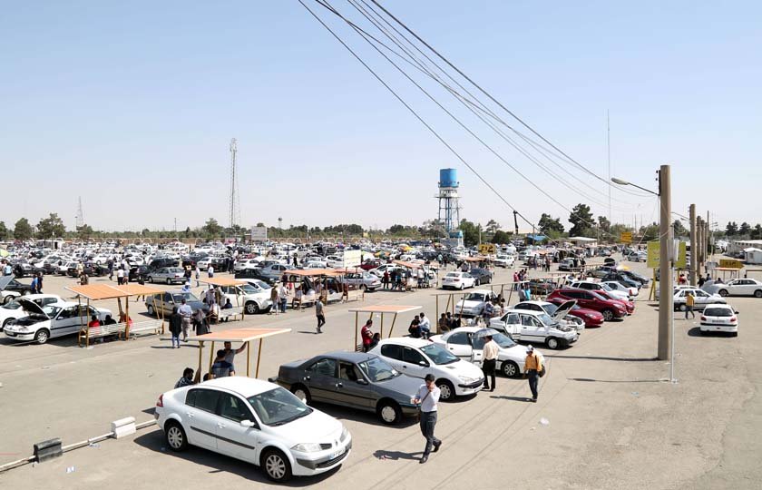 خروج دلالان از بازار خودرو با روند نزولی قیمت‌ها