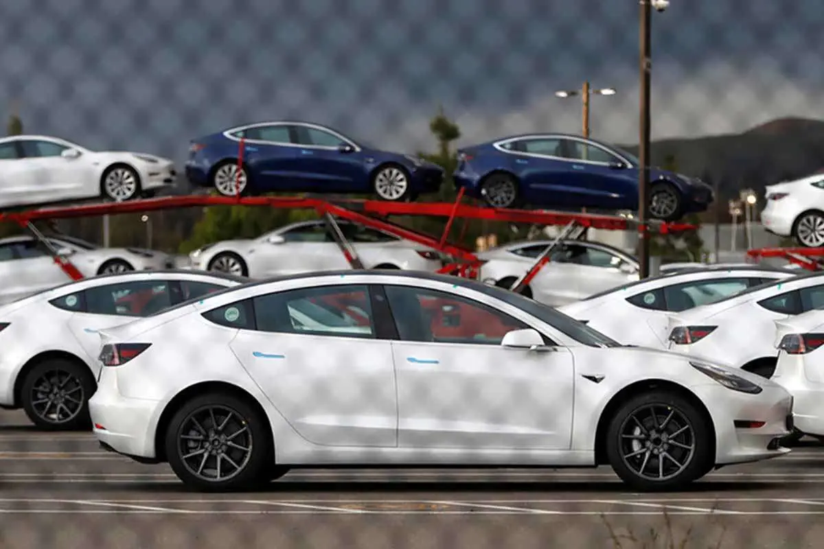 تمدید مهلت ثبت نام ١٢ خودرو وارداتی در سامانه یکپارچه