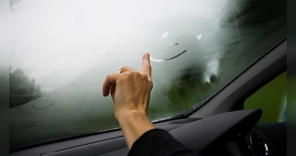 راهکارهایی برای جلوگیری از بخار گرفتن شیشه ماشین