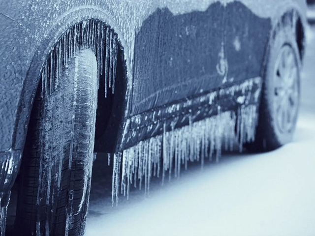علت و راهکارهای مقابله با یخ زدن خودرو در زمستان